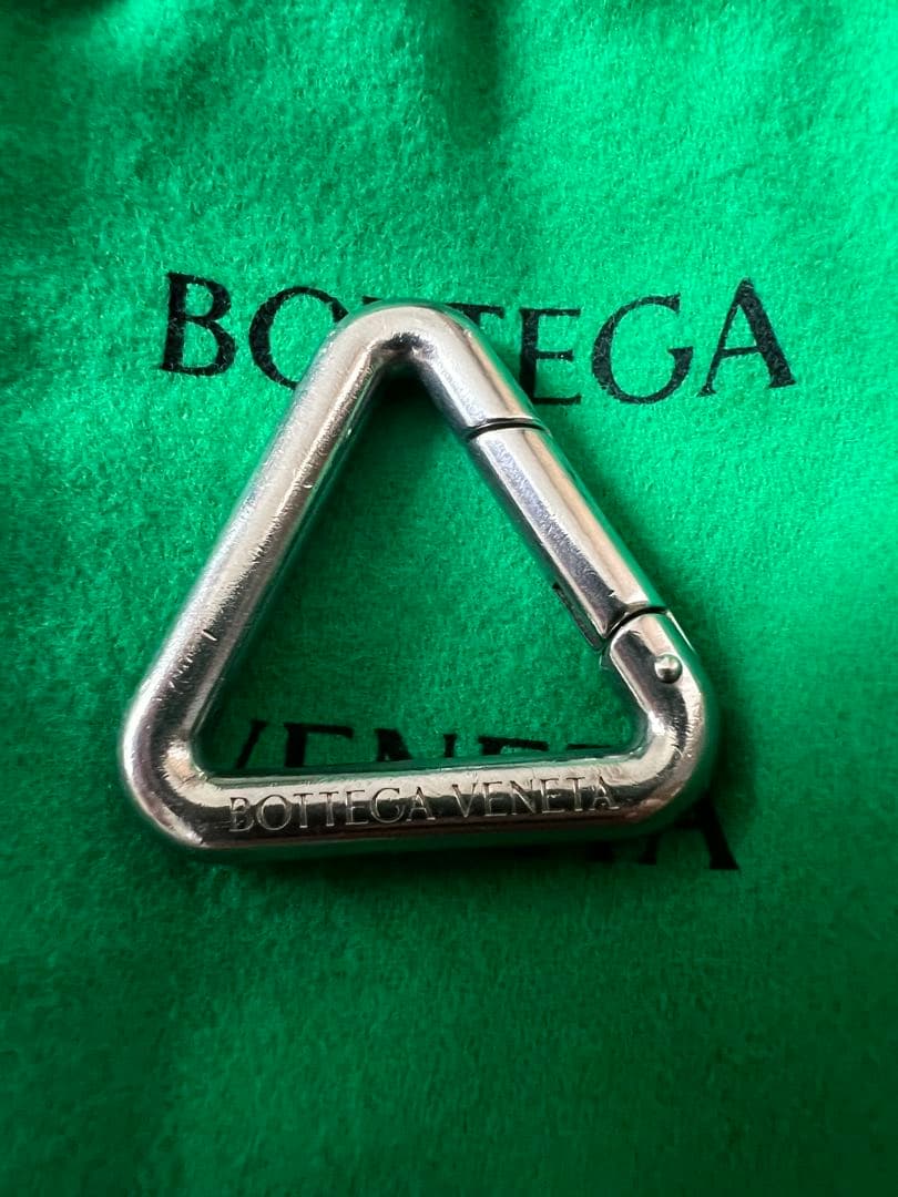 Bottega Veneta トライアングルキーホルダー