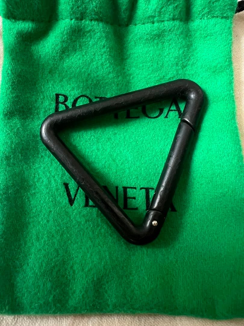 Bottega Veneta トライアングルキーホルダー