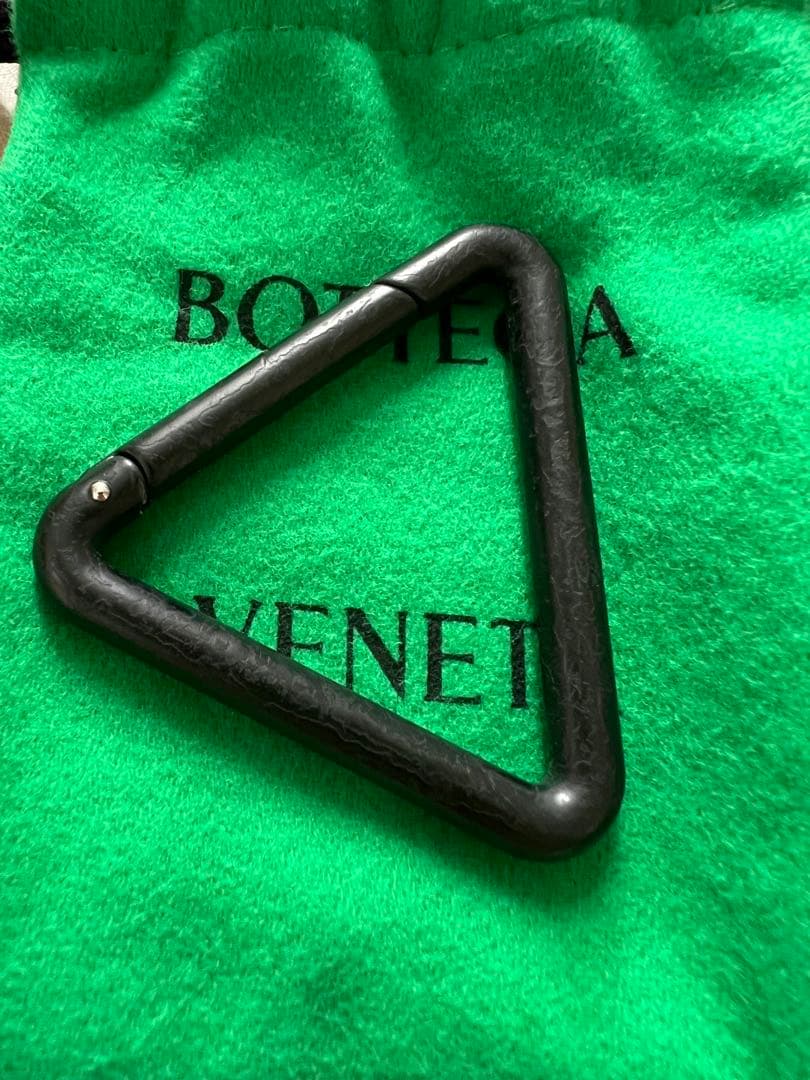 Bottega Veneta トライアングルキーホルダー