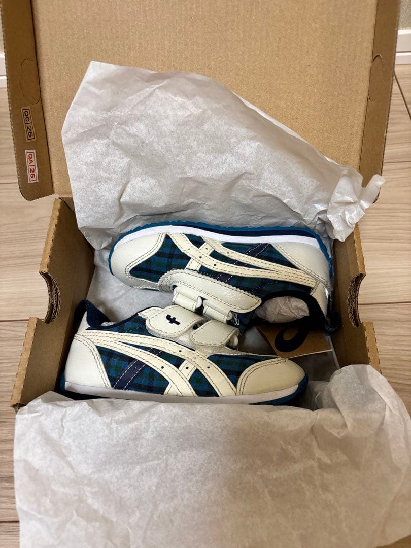 【ほぼ未使用】asics ファミリア 15cm スニーカー　アシックス