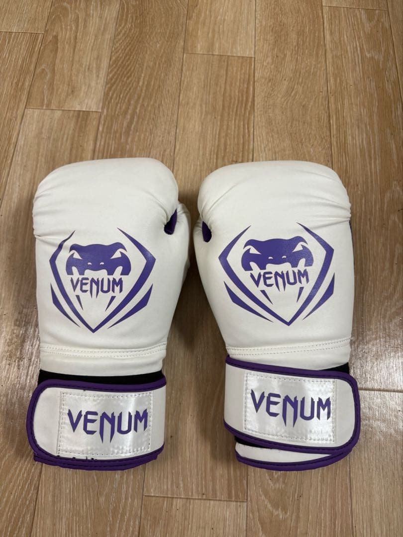 希少　Venum ボクシンググローブ 16 oz ホワイト　パープル　白　紫