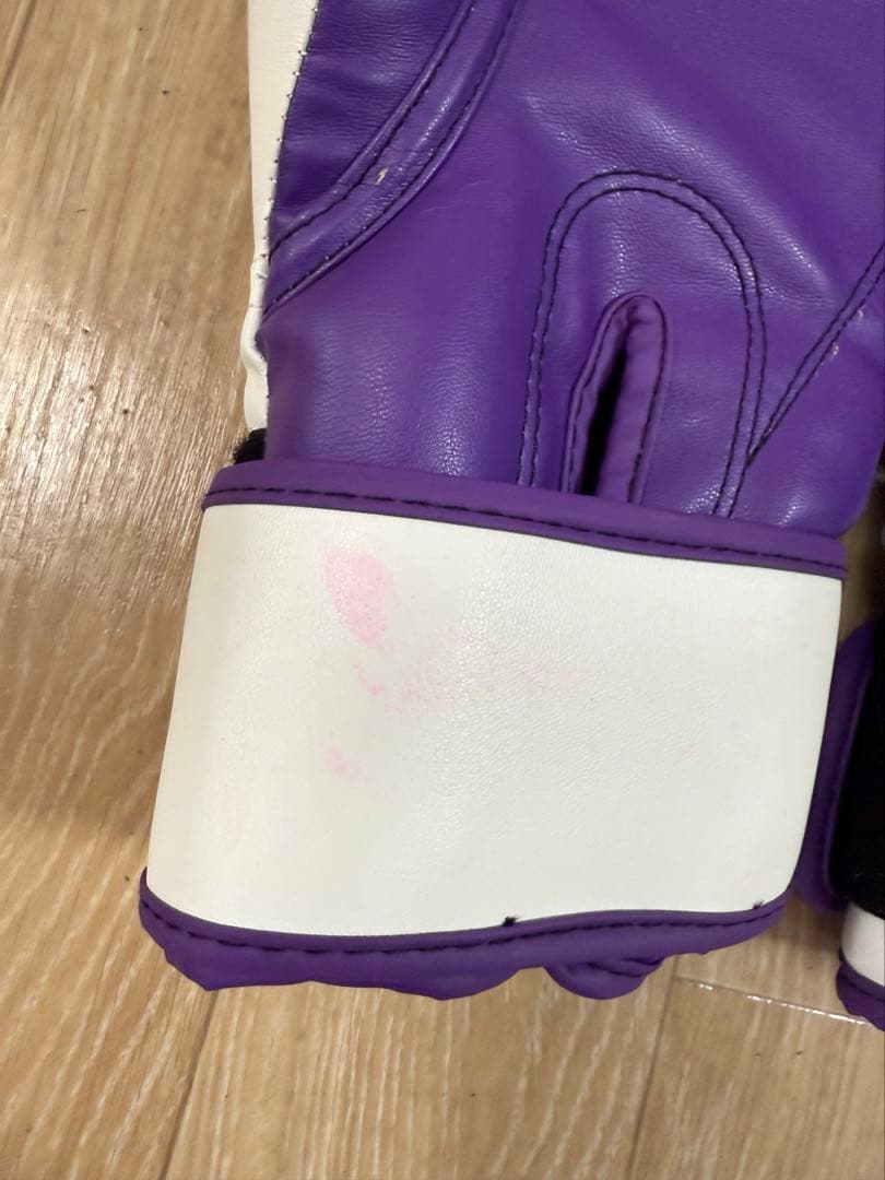 希少　Venum ボクシンググローブ 16 oz ホワイト　パープル　白　紫