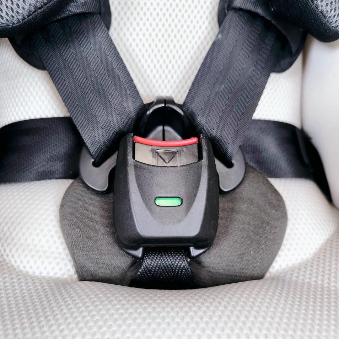 【美品】コンビ　チャイルドシート　ザエス　エッグショック　ISOFIX　R129