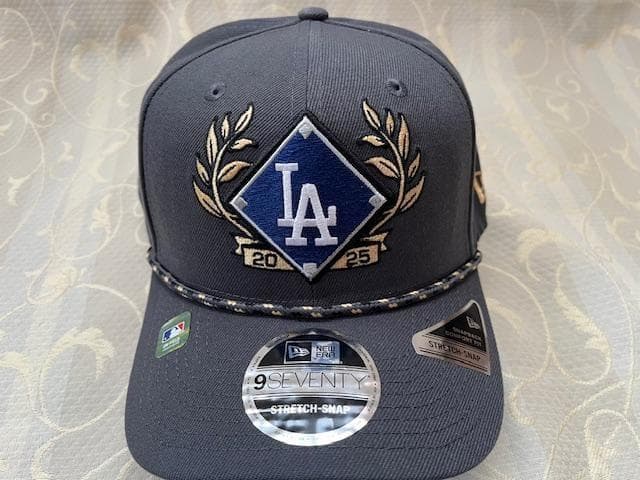 大谷翔平MLB2025NLDS優勝記念ロッカーROOMチャコールB/CAP限定品