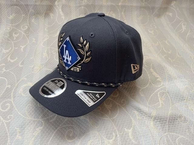 大谷翔平MLB2025NLDS優勝記念ロッカーROOMチャコールB/CAP限定品