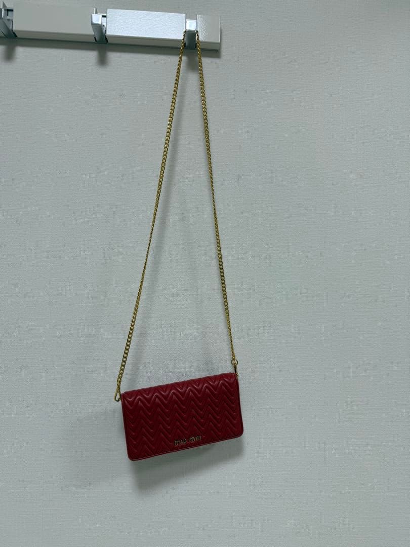 miumiu チェーンショルダーバッグ　赤　中古