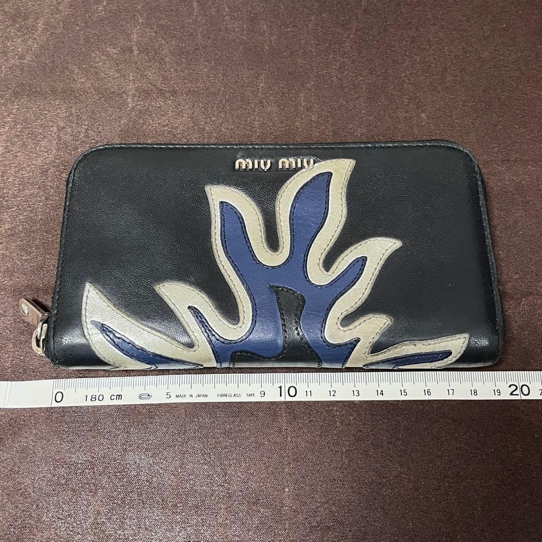 ☆miu miu ミュウミュウ黒、シルバー、紺のクールなデザインレザー 長財布