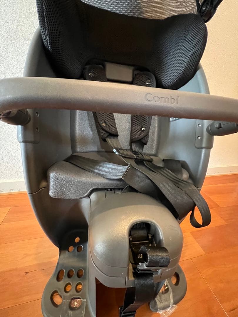 自転車後ろ乗せシート　Combi