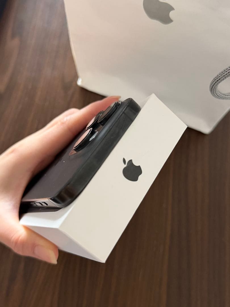 iPhone 16 Pro 128GB ブラック 本体