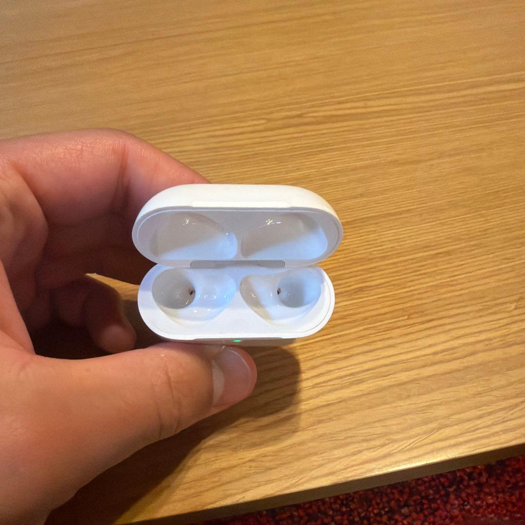 AirPods 4本体 ホワイト 充電ケース付き