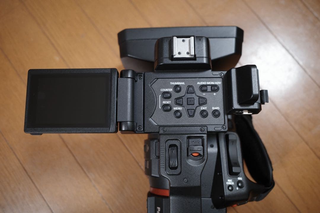 Panasonic AG-CX350 業務用ビデオカメラ バッテリー、充電器付