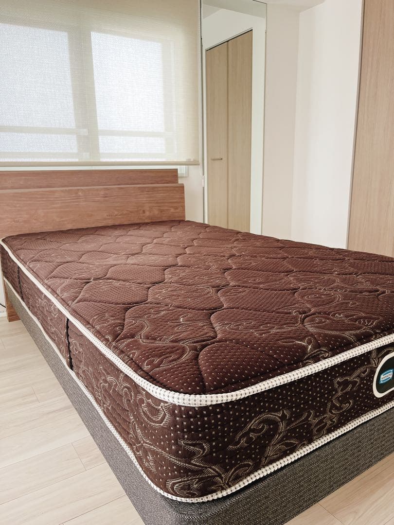 『マル』 シモンズ　セミダブル　ベッド　美品　マットレス　セット