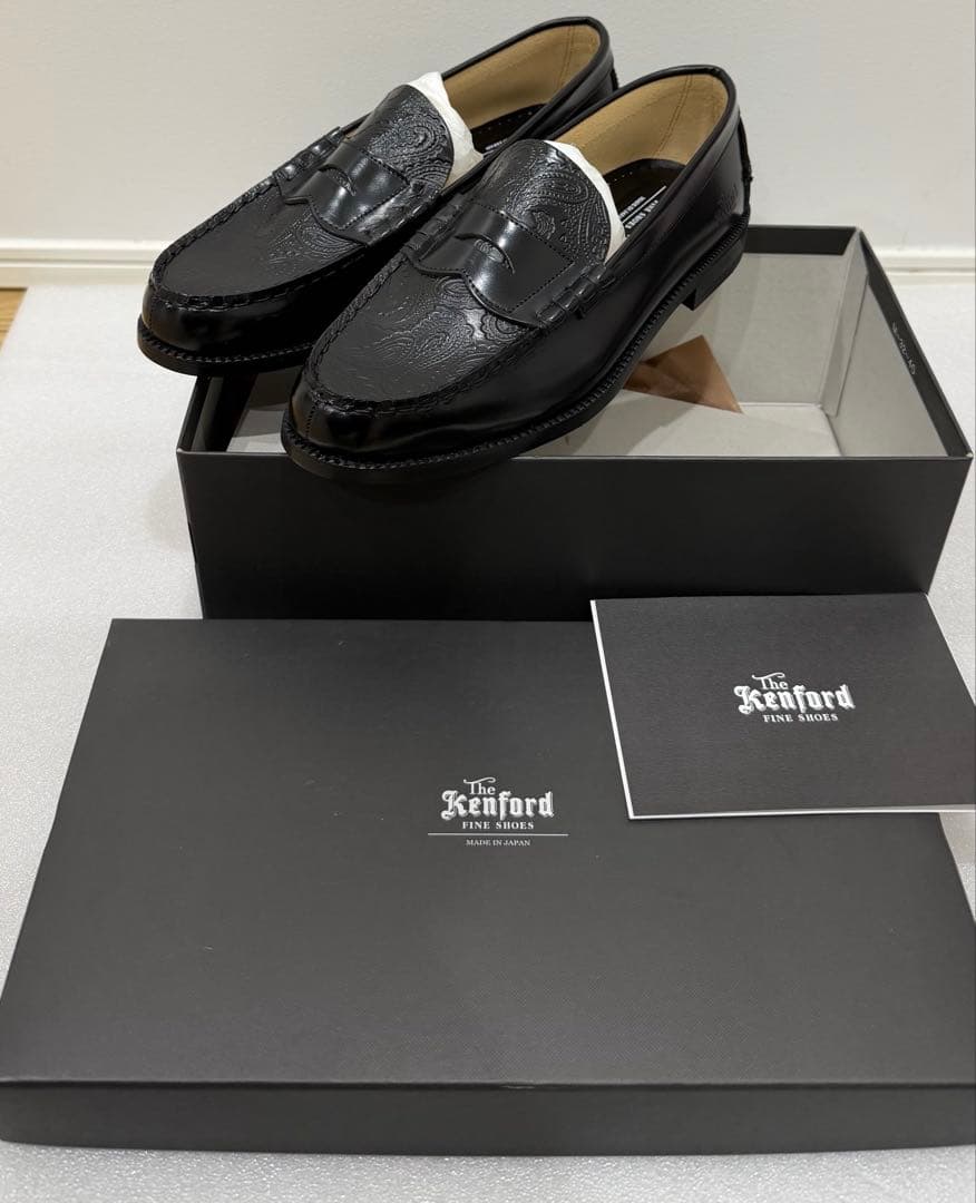 靴 kenford EMBOSSED LOAFERS BLACK PAISLEY