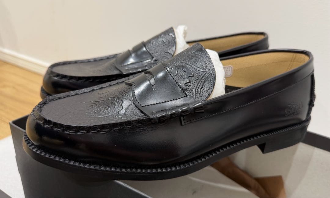 靴 kenford EMBOSSED LOAFERS BLACK PAISLEY