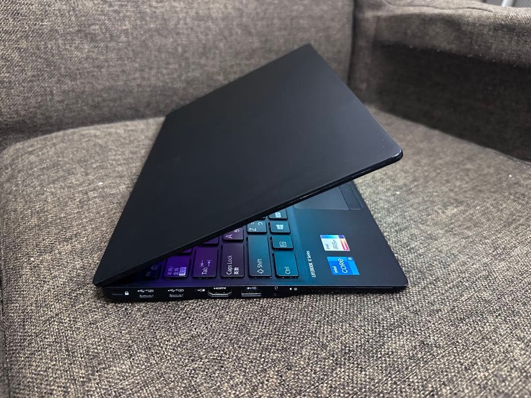 Fujitsu 13.3インチ Core i5 11世代　office 2024