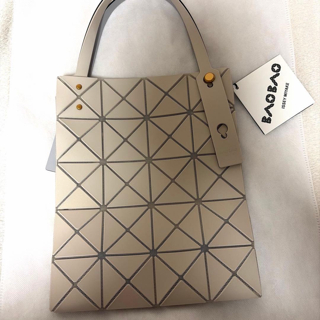 BAOBAO ISSEY MIYAKE CARAT カラット　マットベージュ