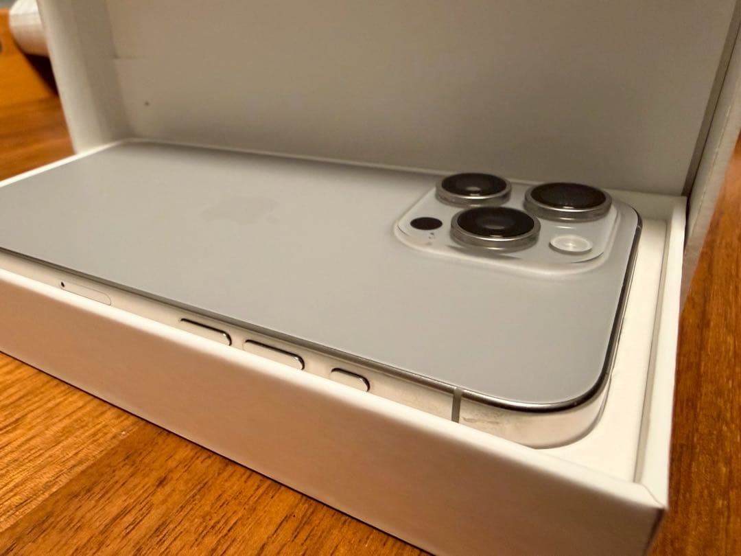 Apple iPhone 15 Pro Max ナチュラルチタニウム 本体