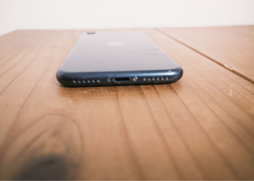 Apple iPhone SE 第三世代 midnight 本体