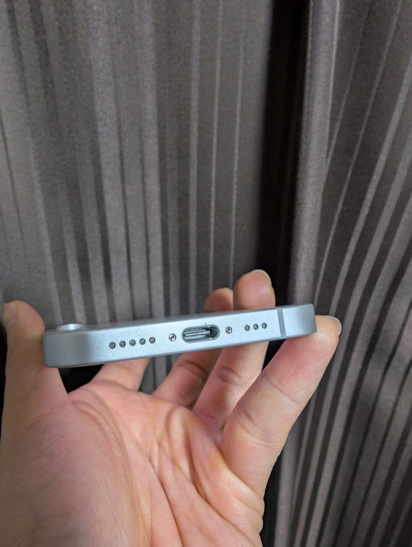 バッテリー容量100% iPhone 16e 128GB ホワイト