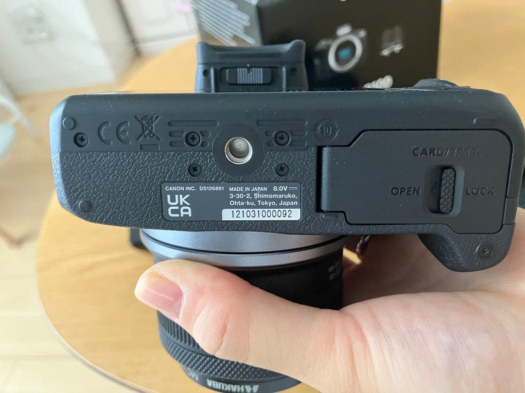 Canon EOS R100 一眼レフカメラ　SDカード付き。