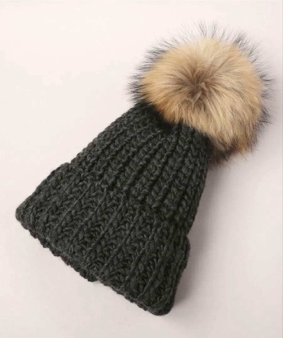カシラ　ダークグレー ニット帽 ファーポンポン付き