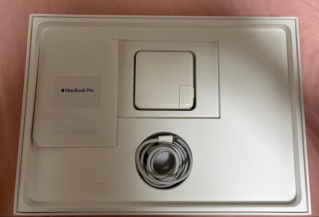 美品MacBook Pro 2019 2019年8GB 128GB充放電49回