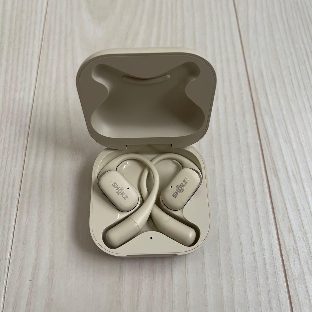 SHOKZ ワイヤレスイヤホン ホワイト 収納ケース付き
