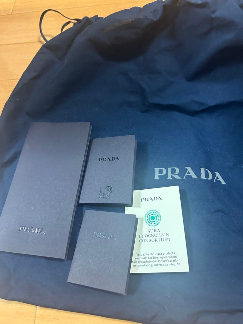 ホワイト　PRADA プラダ ナイロン バケットハット XL ブラック