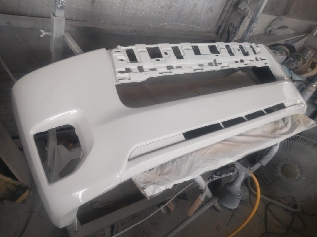 ハイエース２００系　純正Fスムージングバンパー　ナロー070等塗装仕上げ。