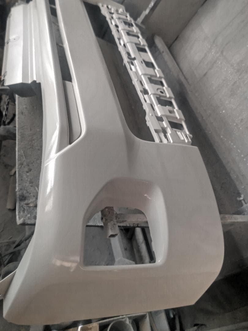 ハイエース２００系　純正Fスムージングバンパー　ナロー070等塗装仕上げ。