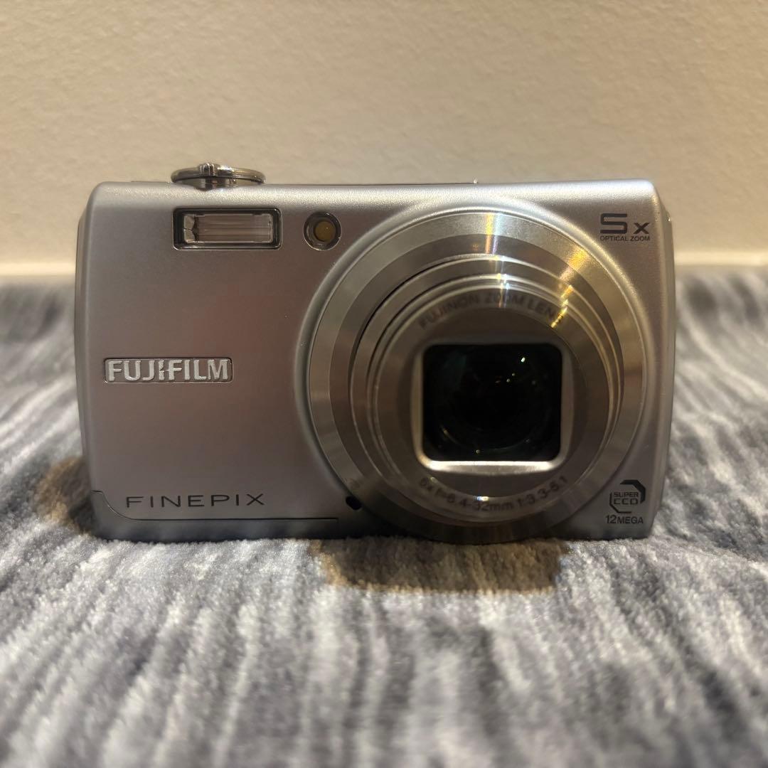 【極美品】Fujifilm FinePix F100fd コンデジ