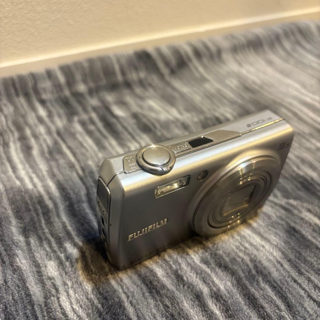 【極美品】Fujifilm FinePix F100fd コンデジ