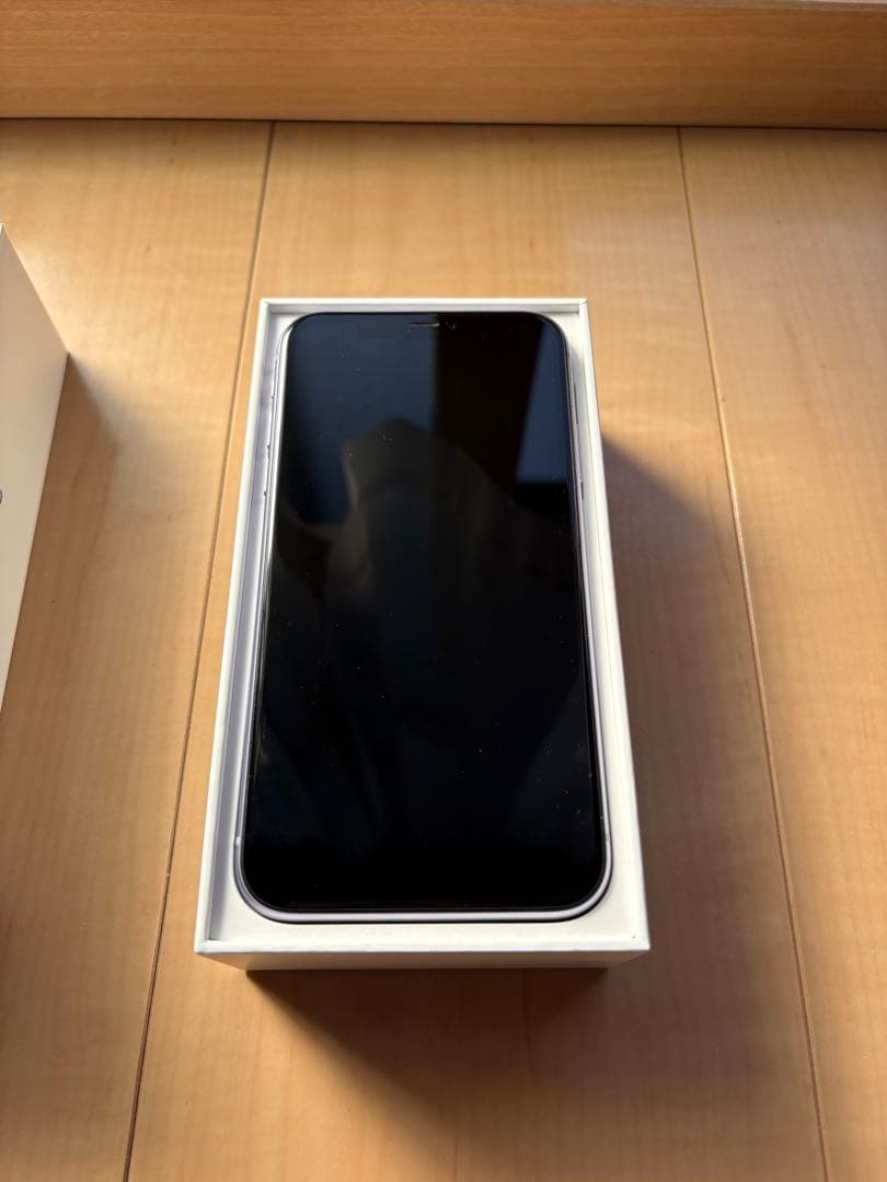 Apple iPhone 11 パープル　64GB (カメラ故障)