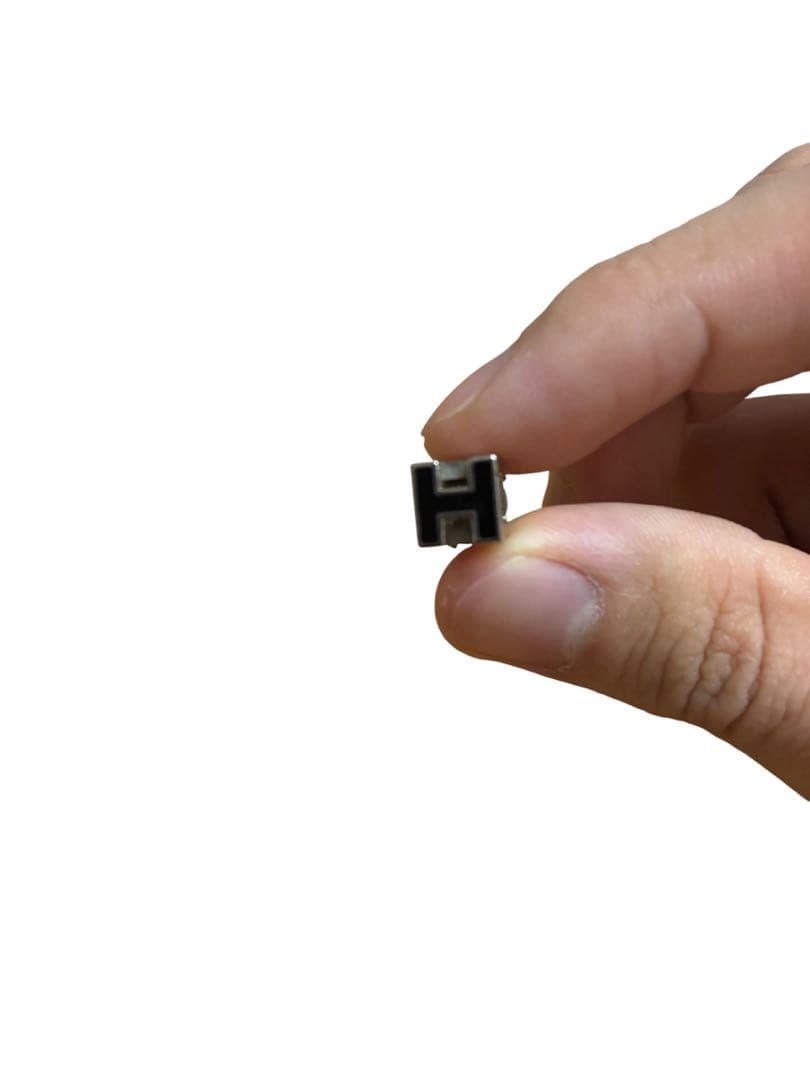 エルメス カージュドアッシユ Hキューブ ピアス ブラック×シルバー 片耳のみ