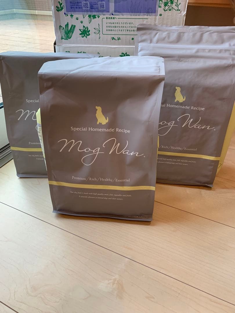 モグワン正規品ドッグフード　チキン＆サーモン新品未開封品1.8kg✖️3袋