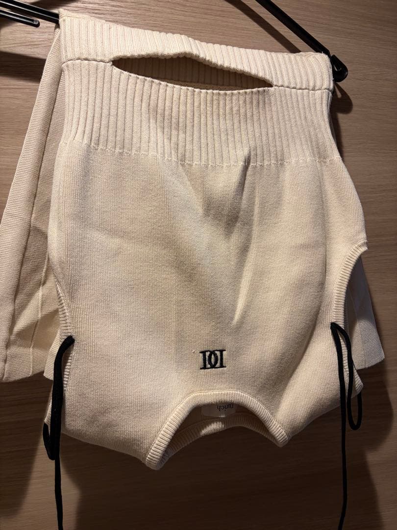 ウエストオープンストリングニットミニワンピース