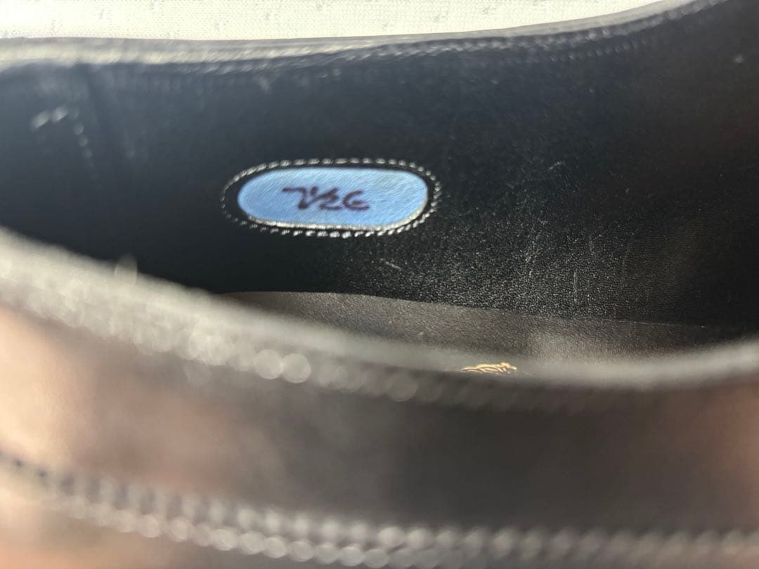 Anthony Cleverley アンソニークレバリー　Vフロント