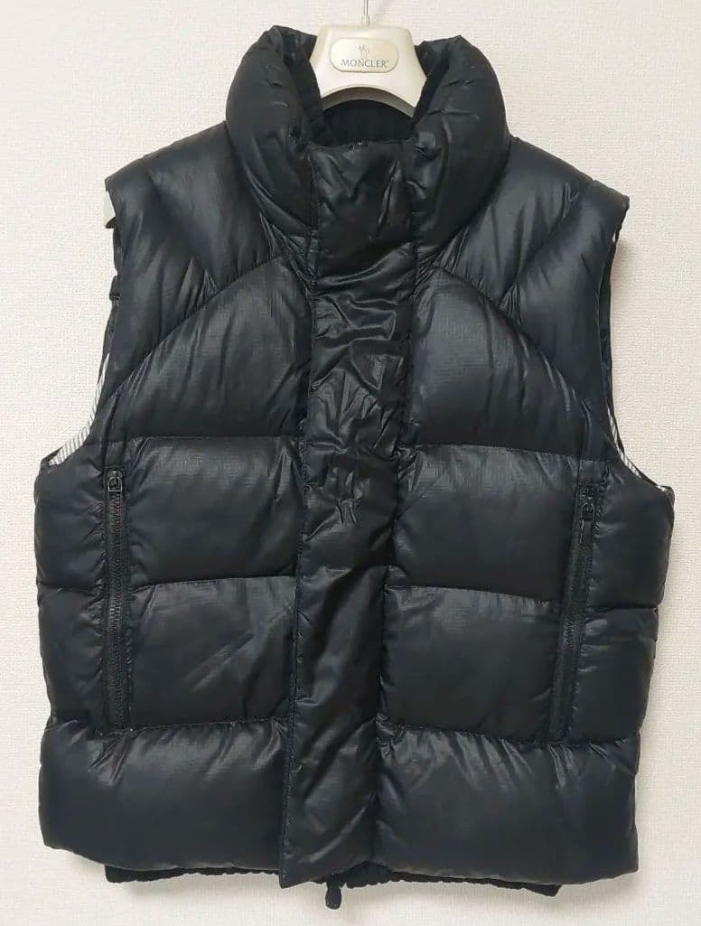MONCLER　GAMMEBLEU 　ダウンベスト モンクレール　ガムブルー