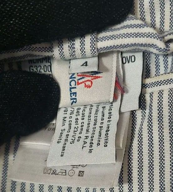 MONCLER　GAMMEBLEU 　ダウンベスト モンクレール　ガムブルー