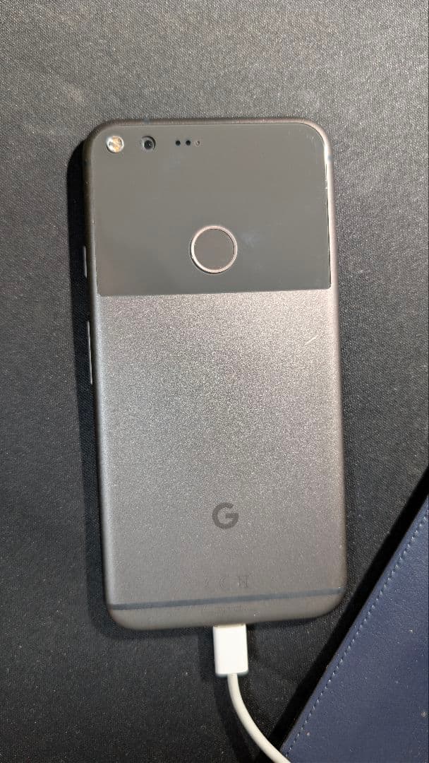 Google Pixel XL (初代と思われます) の出品です。