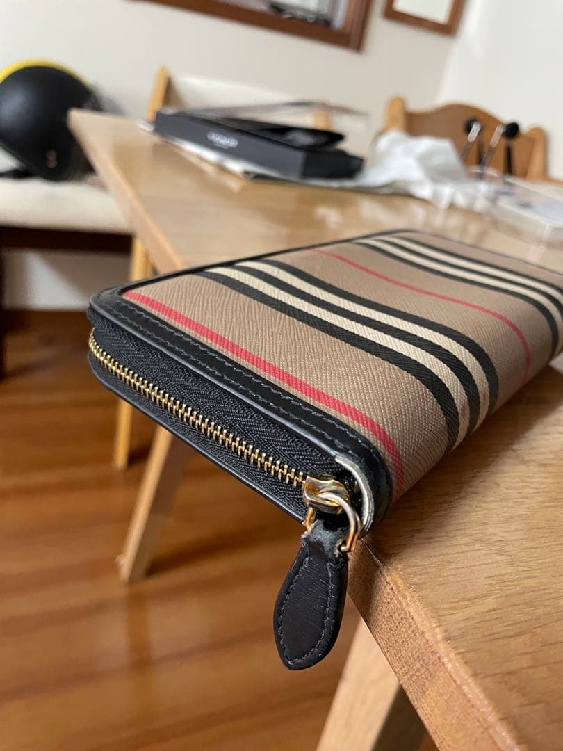 Burberry ストライプ柄 長財布