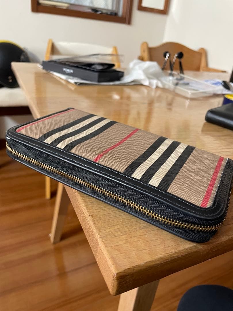 Burberry ストライプ柄 長財布