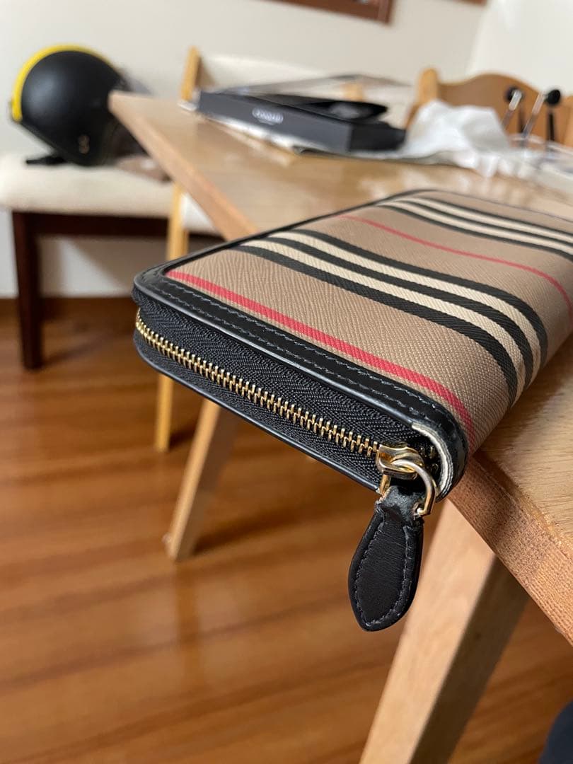 Burberry ストライプ柄 長財布