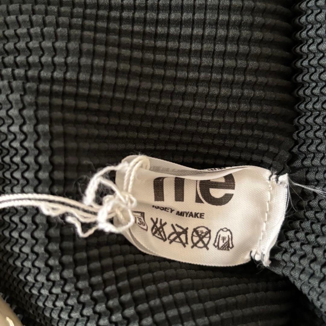 ＊タグ付き新品＊me by issey miyake 長袖カットソー 黒