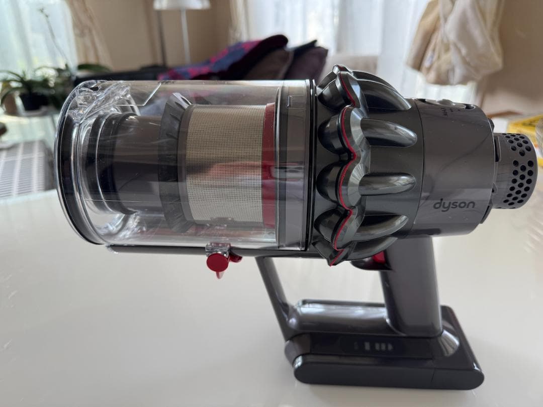 dyson ハンディ掃除機 V10 SV12本体とクリアビン（バッテリーおまけ）