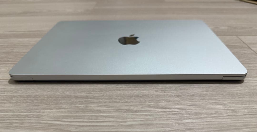 M2 MacBook Air（2022年モデル）シルバー