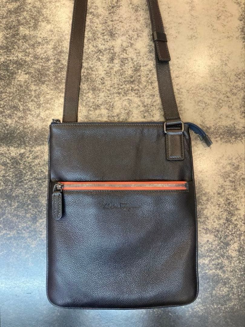 フェラガモ レザー ショルダーバッグ