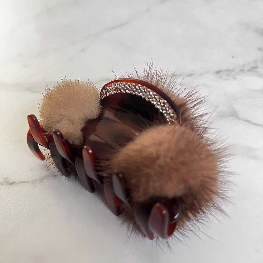 美品　acca アッカ　ミンクファー　スワロフスキー付きヘアクリップ