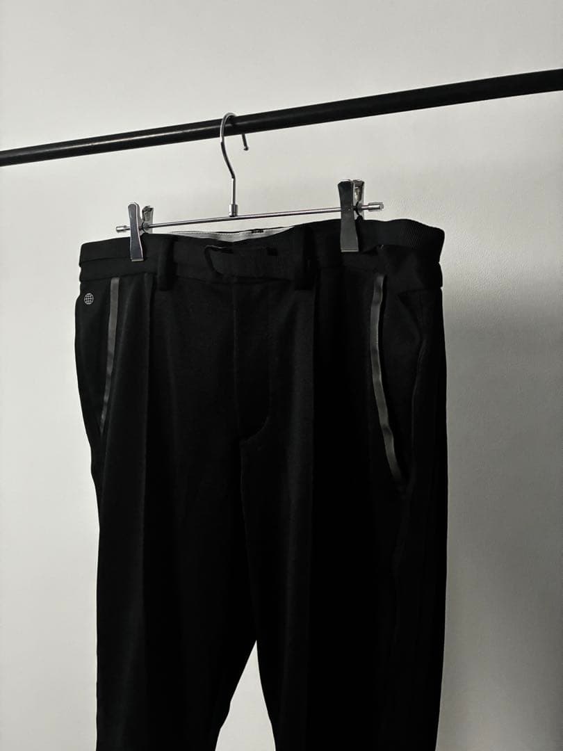 スリーストライプス テーラードジャケット＆アンクルパンツ セットアップ