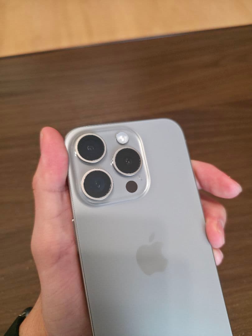 【美品】Apple iPhone 15 Pro 256GB ナチュラルチタニウム